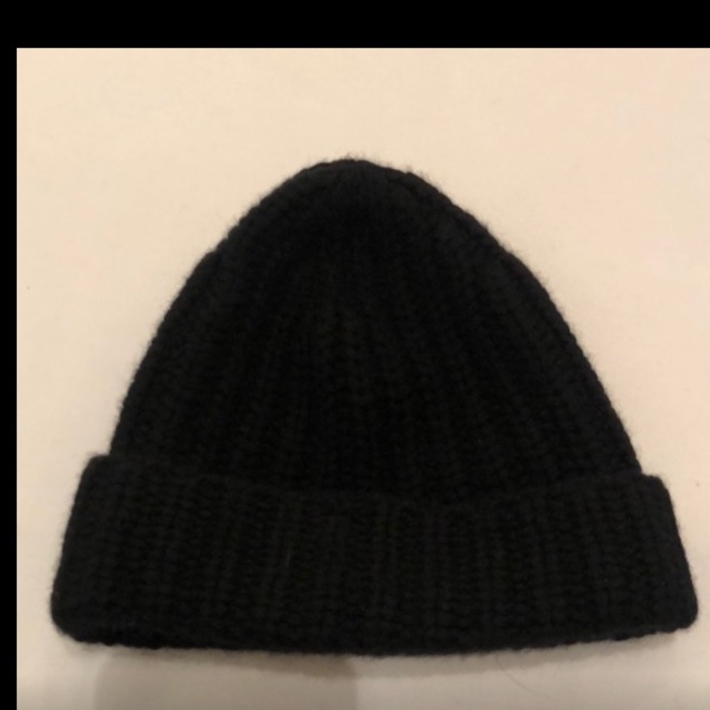 360 Cashmere Black Beanie